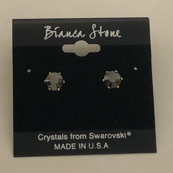NWT Swarovski Elements Crystal Stud earrings - Picture 3 of 3